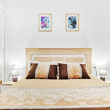 аcogedor De Dos En Torrevieja