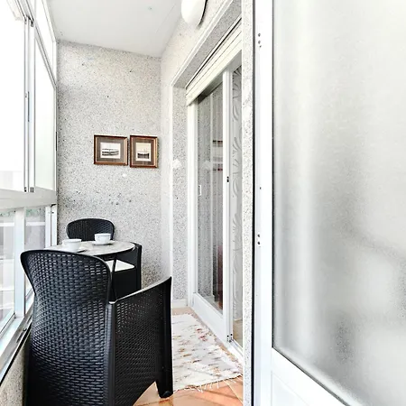 аcogedor De Dos En * Torrevieja